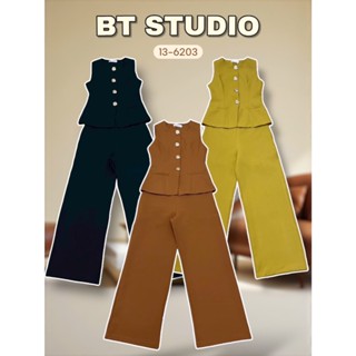 BT 13-6203 เซท 2 ชิ้น เสื้อแขนกุด กระดุมหน้า แต่งกระเป๋าหลอก…