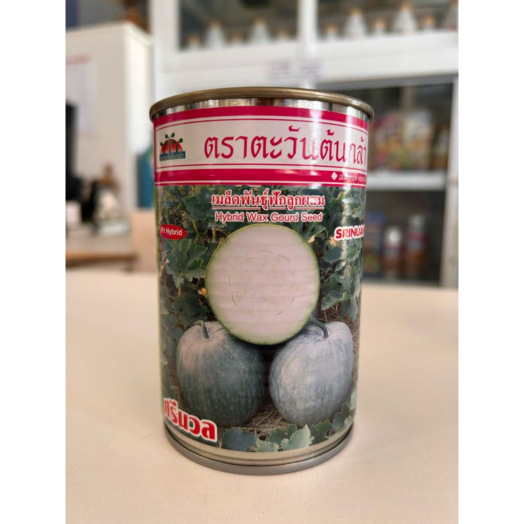 ฟักหอมศรีนวล ขนาด 50 กรัม ผลทรงกลมแป้น เปลือกสีเขียว เนื้อหนา มีกลิ่นหอม น้ำหนัก 2.5-3 กก. เก็บเกี่ยว 65-70 วัน