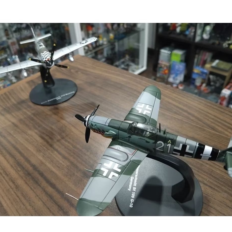 Messerschmitt Bf Me 109 VS North American P-51 Mustang