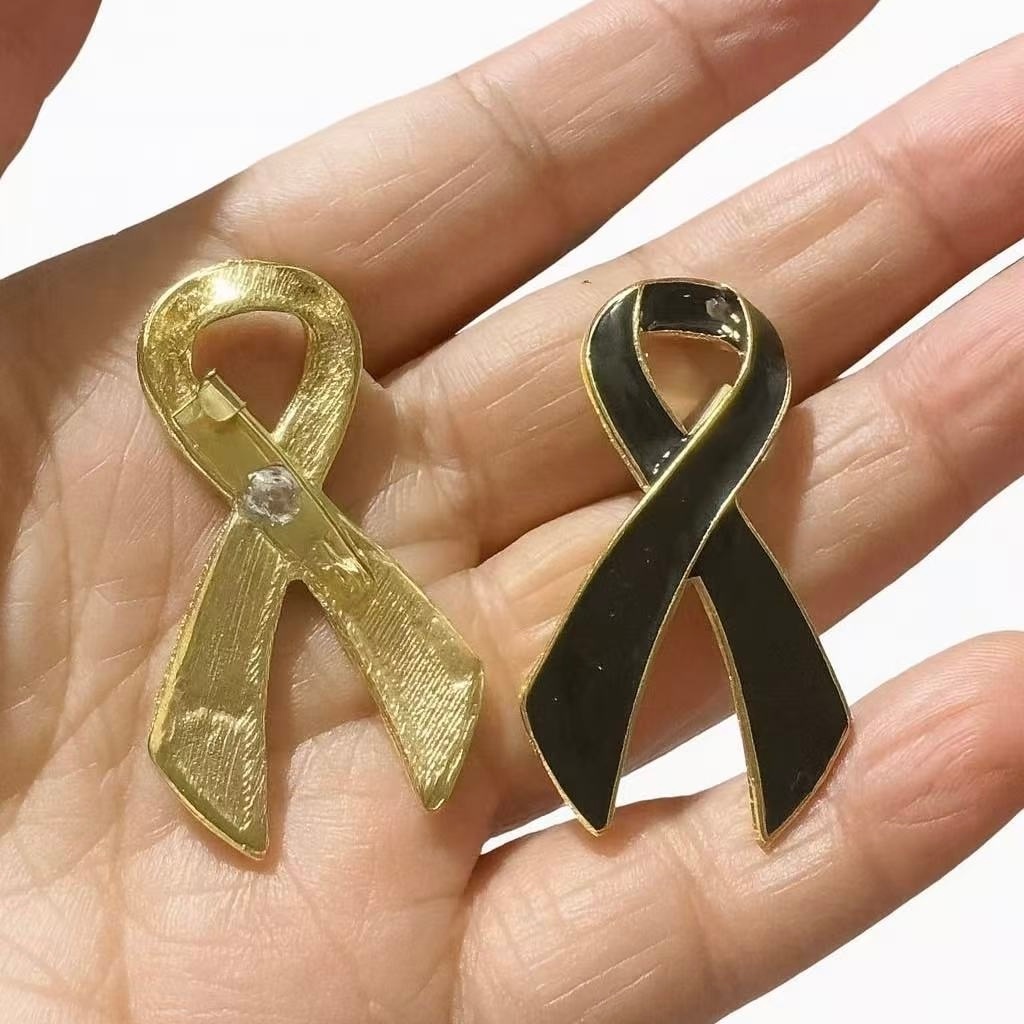 พร้อมส่ง เข็มกลัดติดอก ไว้อาลัย รูปโบว์ สีดำ ทำจากวัสดุคุณภาพ