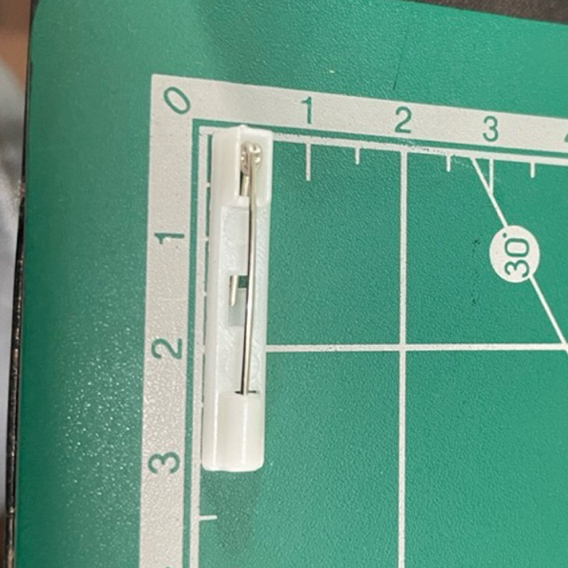 เข็มกลัด ฐานพลาสติก 3 cm. 10 ชิ้น