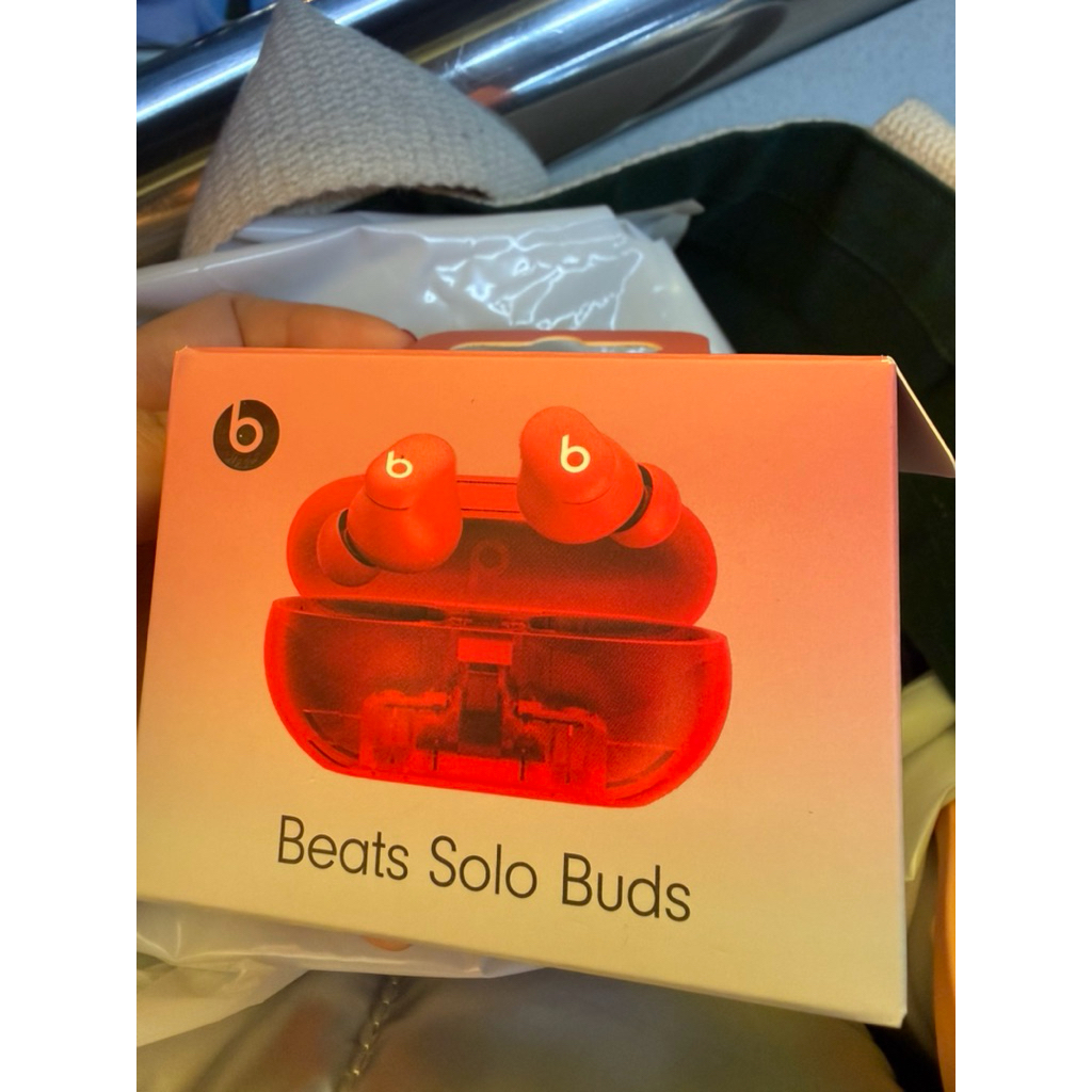 Beats solo buds สีแดง ของใหม่แกะกล่อง