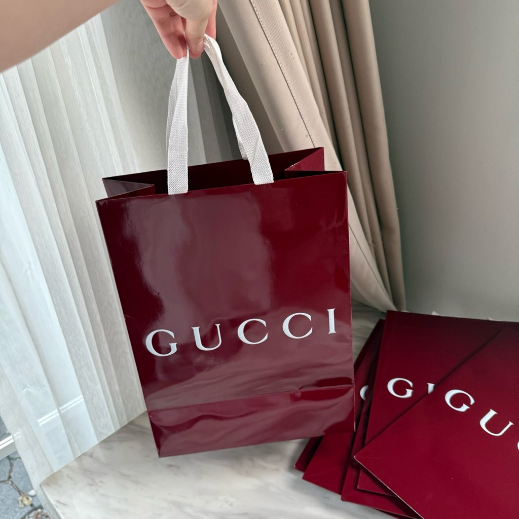 **พร้อมส่ง ขนาดMedium** New Gucci ถุงกระดาษสีแดงเข้ม 🍒 ถุงใหม่ไม่เคยใช้ ใบขนาดกลาง