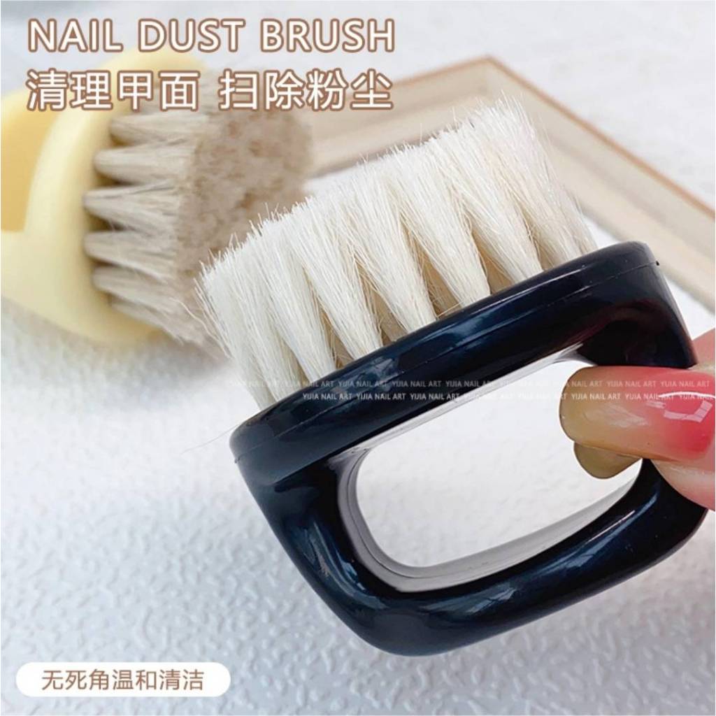 แปรงปัดฝุ่นห่วงคล้องนิ้ว Nail Dust Brush 2สีตัวเลือก ขนนิ่มปานกลาง ใช้ปัดฝุ่นเล็บ โต๊ะทำเล็บ