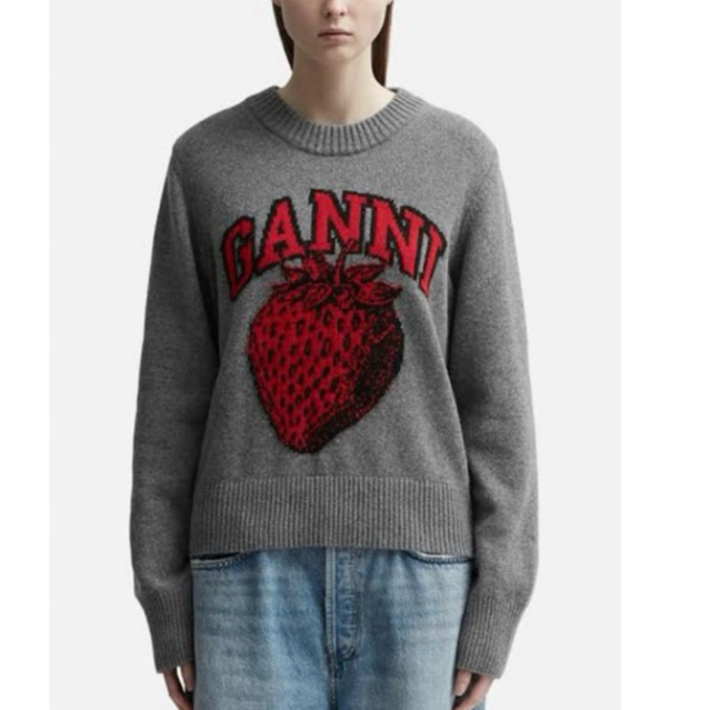 เสื้อ sweater Ganni ลายสตอเบอร์รี่ ของแท้ สภาพใหม่