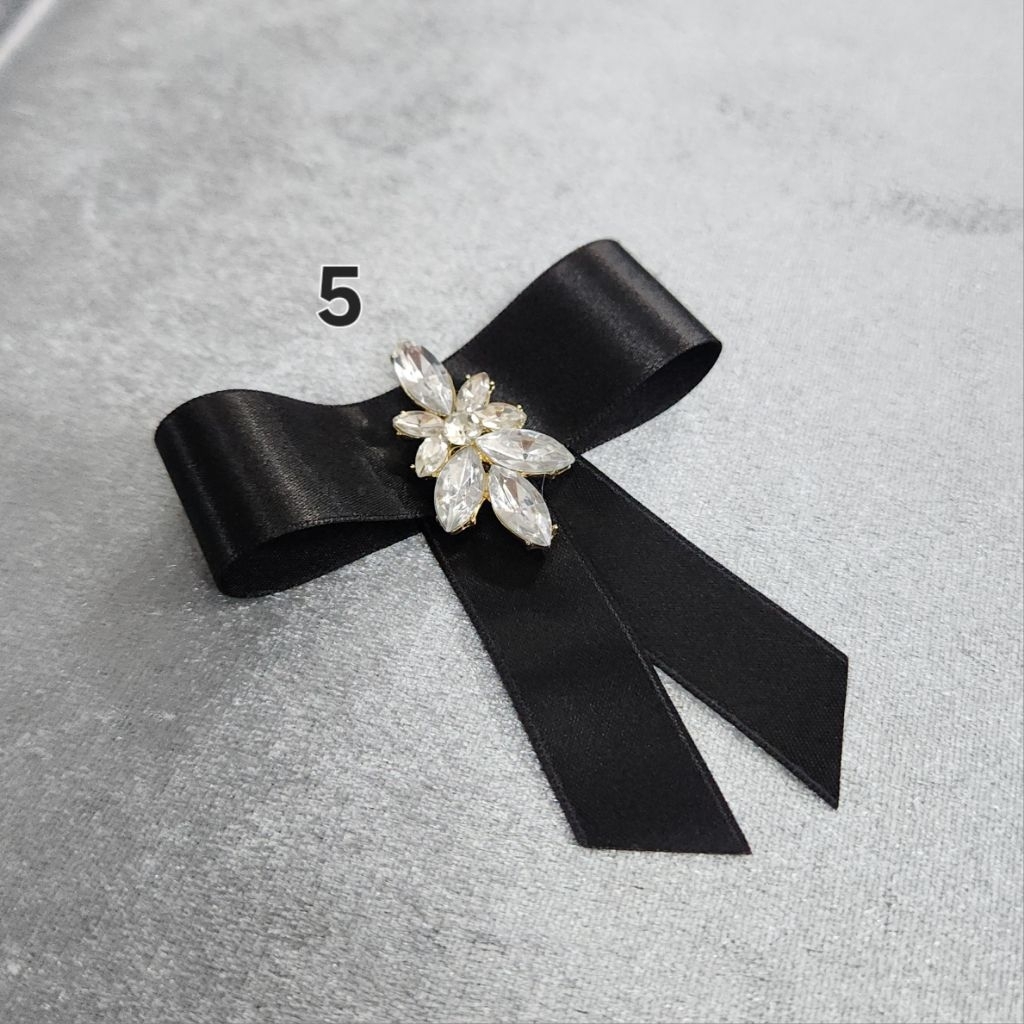 เข็มกลัดโบไว้อาลัย เข็มกลัดไว้ทุกข์ เข็มกลัดโบ เข็มกลัดโบว์ผ้า เข็มกลัดติดหน้าอก เข็มกลัดสุภาพ ริบบิ้นผ้าซาติน ผ้า - รูปที่ 4