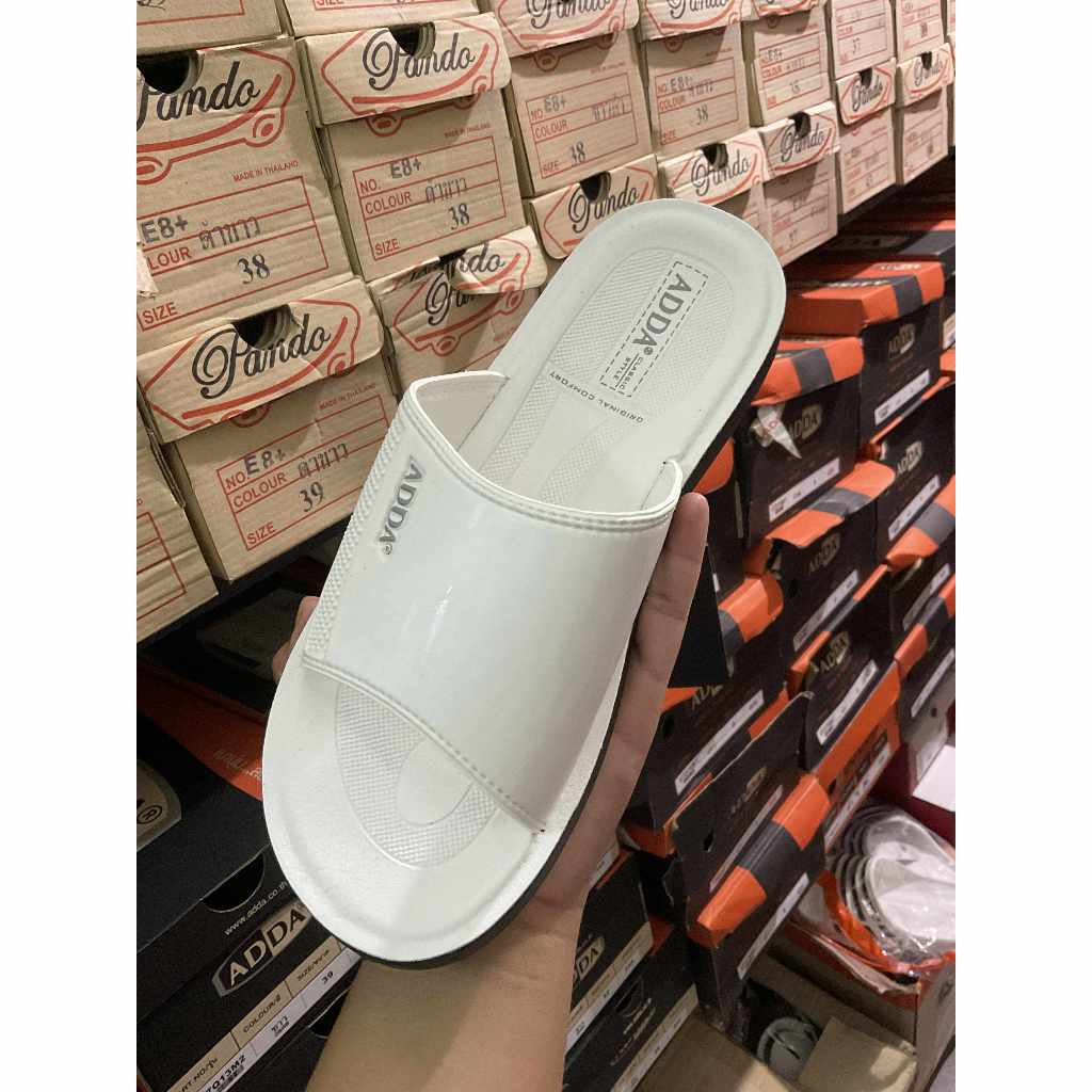 รองเท้ารองเท้าเเตะเเอดด้าสีขาว เเบบหนังกันน้ำ