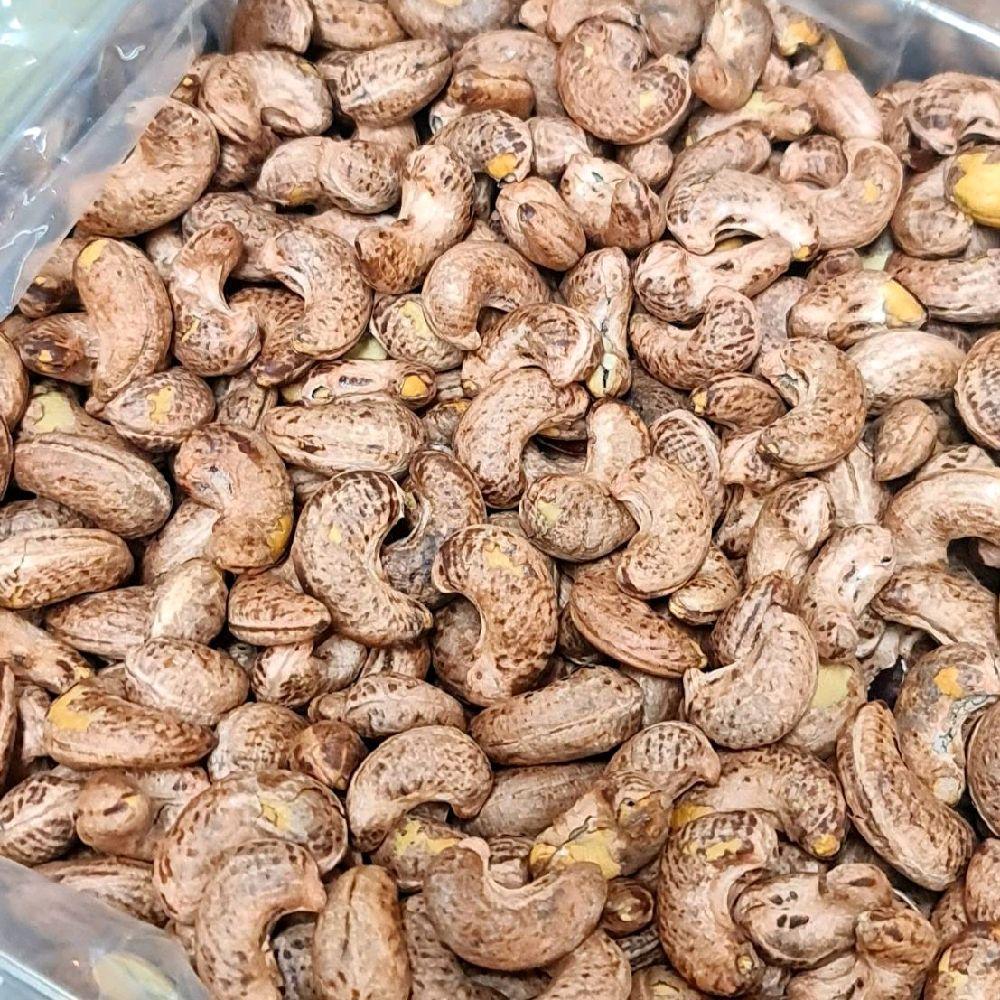 เม็ดมะม่วงหิมพานต์ เผาเกลือทั้งเปลือก ไซส์จัมโบ้AAขนาด 500 กรัม อบหอมกรอบ เค็มมันกำลังดี สูตรโบราณ รูปที่ 4
