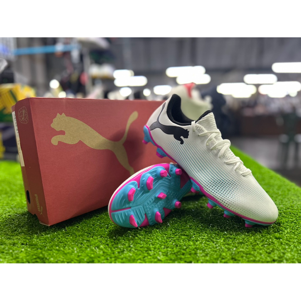 {รับประกันสินค้าของแท้100%} รองเท้าฟุตบอลสตั๊ด Puma Future 7 Play FG/AG (สีขาว)