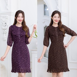 เดรสชีฟองลายจุดหิมะ โทนสีเข้ม มีดีเทลตีเกล็ดแต่งระบายช่วงอก …