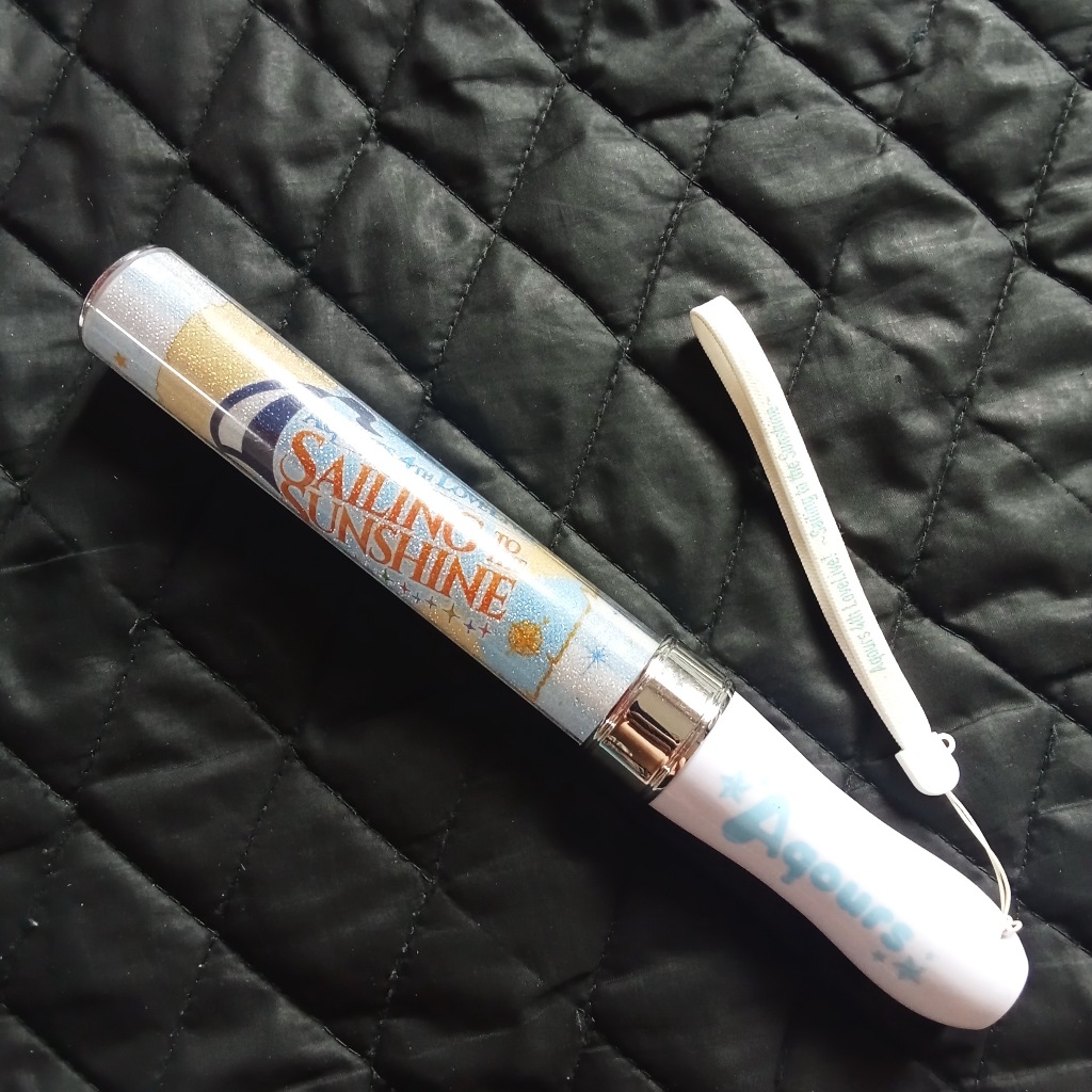 แท่งไฟของวง Aqours สำหรับคอนเสิร์ต "4th Love Live! Sailing to the Sunshine"