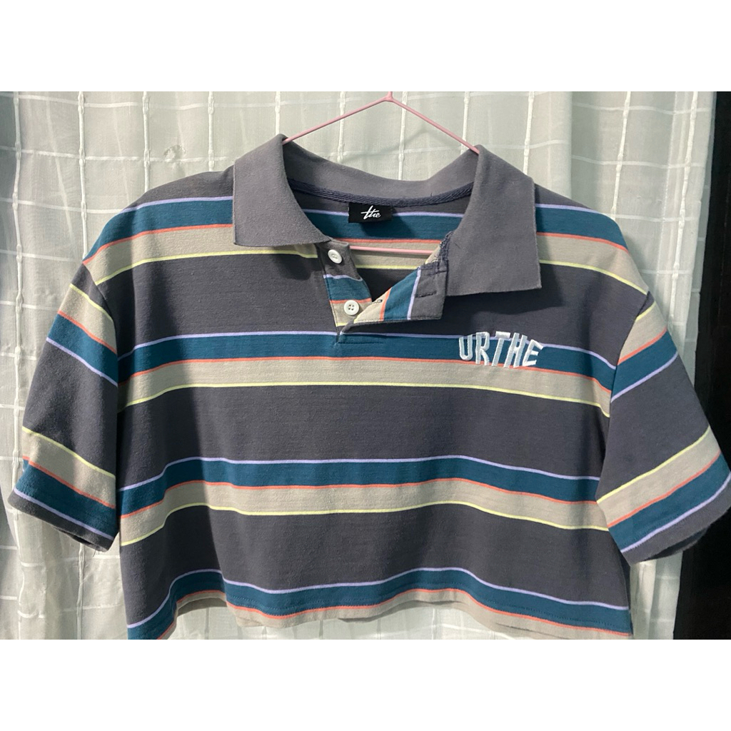 เสื้อเชิ้ตครอป Urthe  มือสอง แท้จากshop🛍️ **ถ่ายจากภาพจริง สีตามในภาพเลยค่ะ**