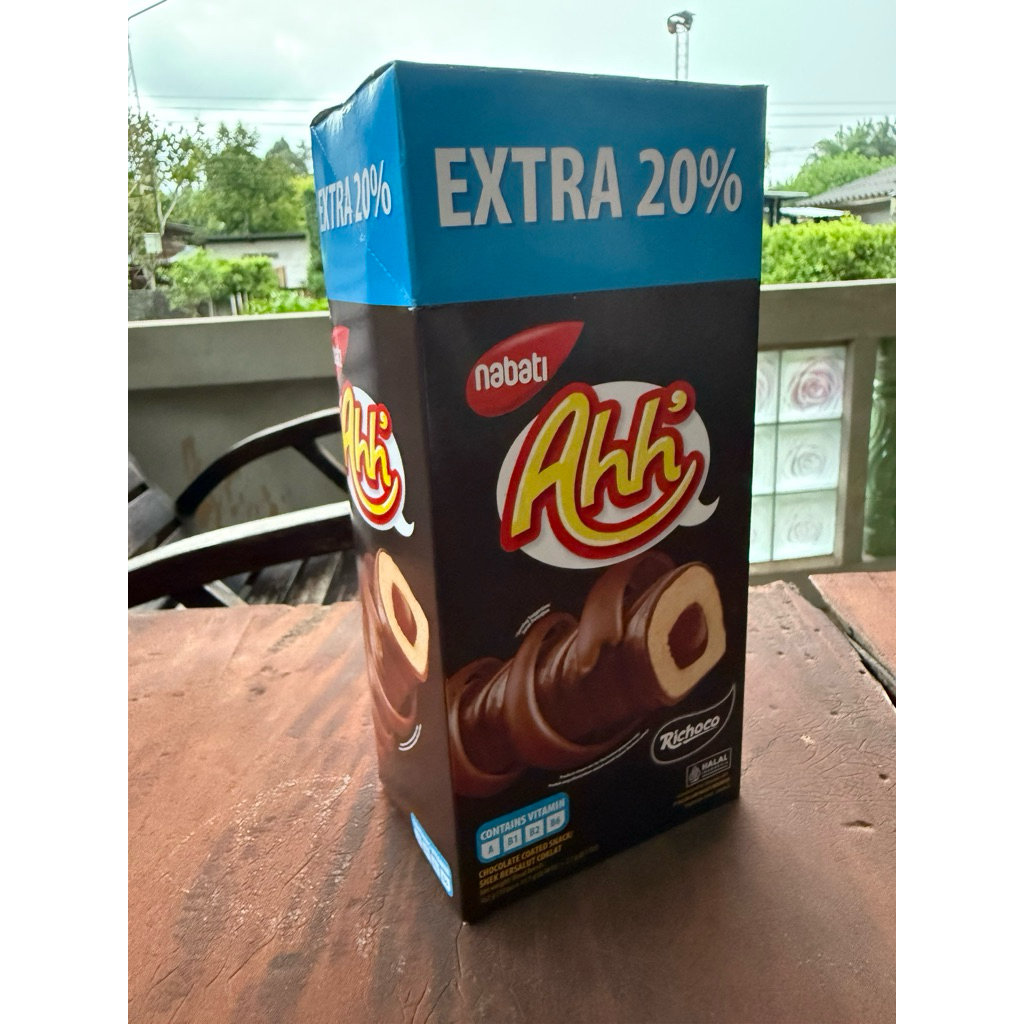 Nabati — Ahh’ (Richeese) กล่องขนมเคลือบช็อกโกแลต (กล่องแนวตั้ง)