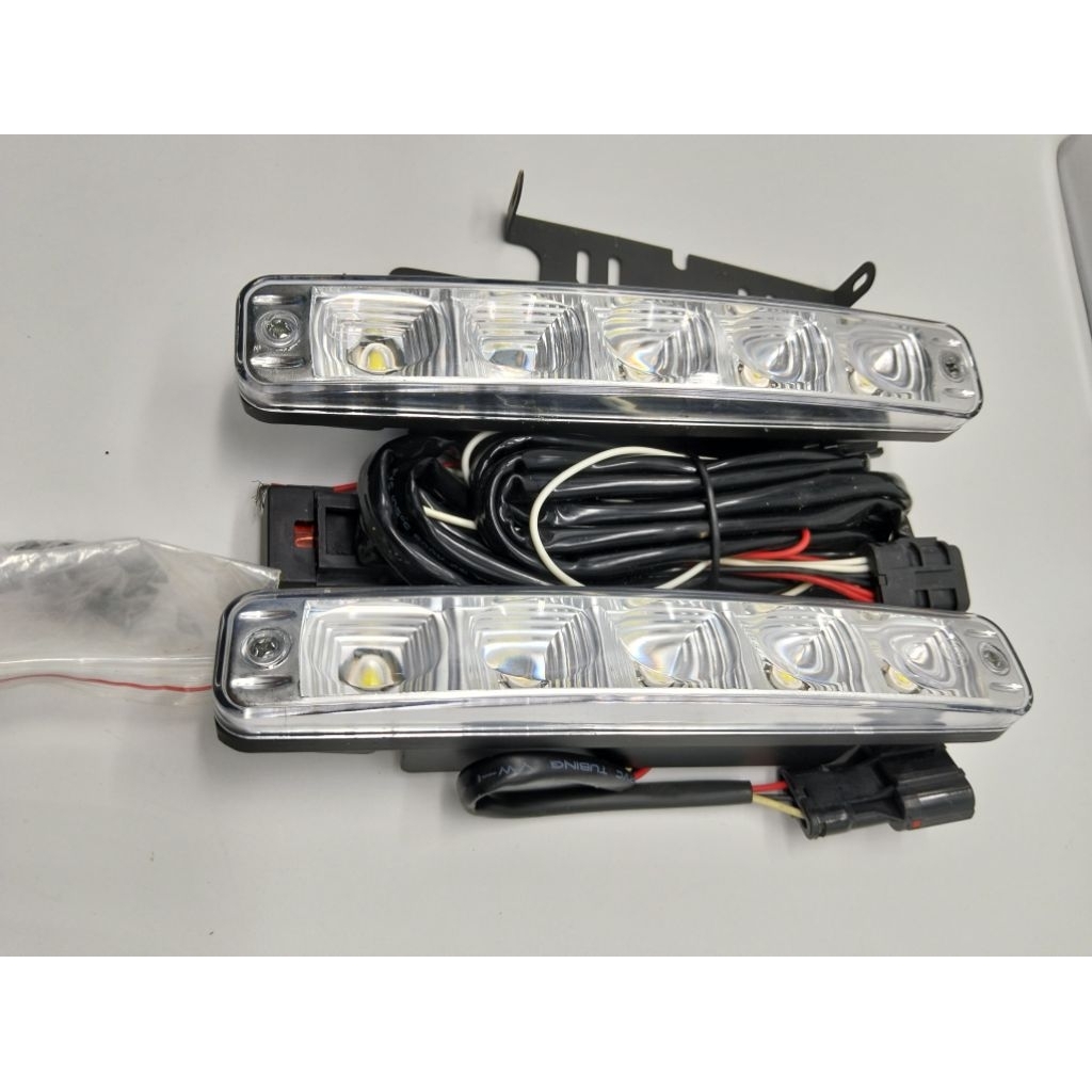 ไฟDay light รถยนต์ทั่วไป 12V. LED. กว้าง 3cm. ยาว 19cm. แสงสีขาว