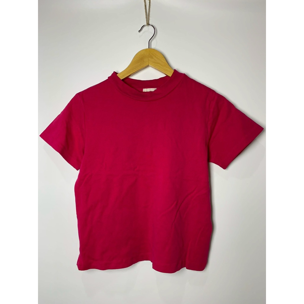 เสื้อยืดคอปีนสีชมพูบานเย็น GU ไซส์ M