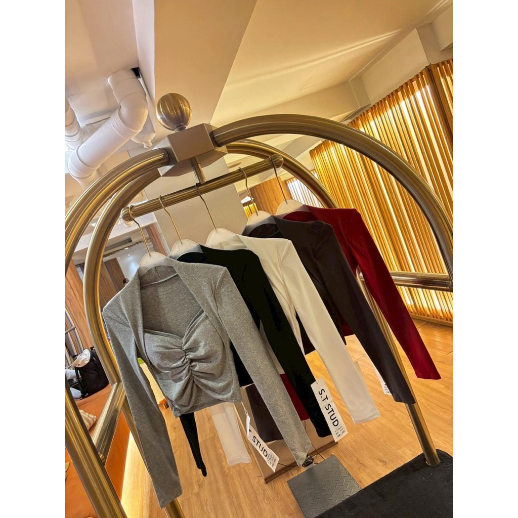 BN504 ครอปแขนยาวคอเหลี่ยม แต่งย่นด้านหน้า พร้อมเสริมฟอง งานสวยต้องจัด