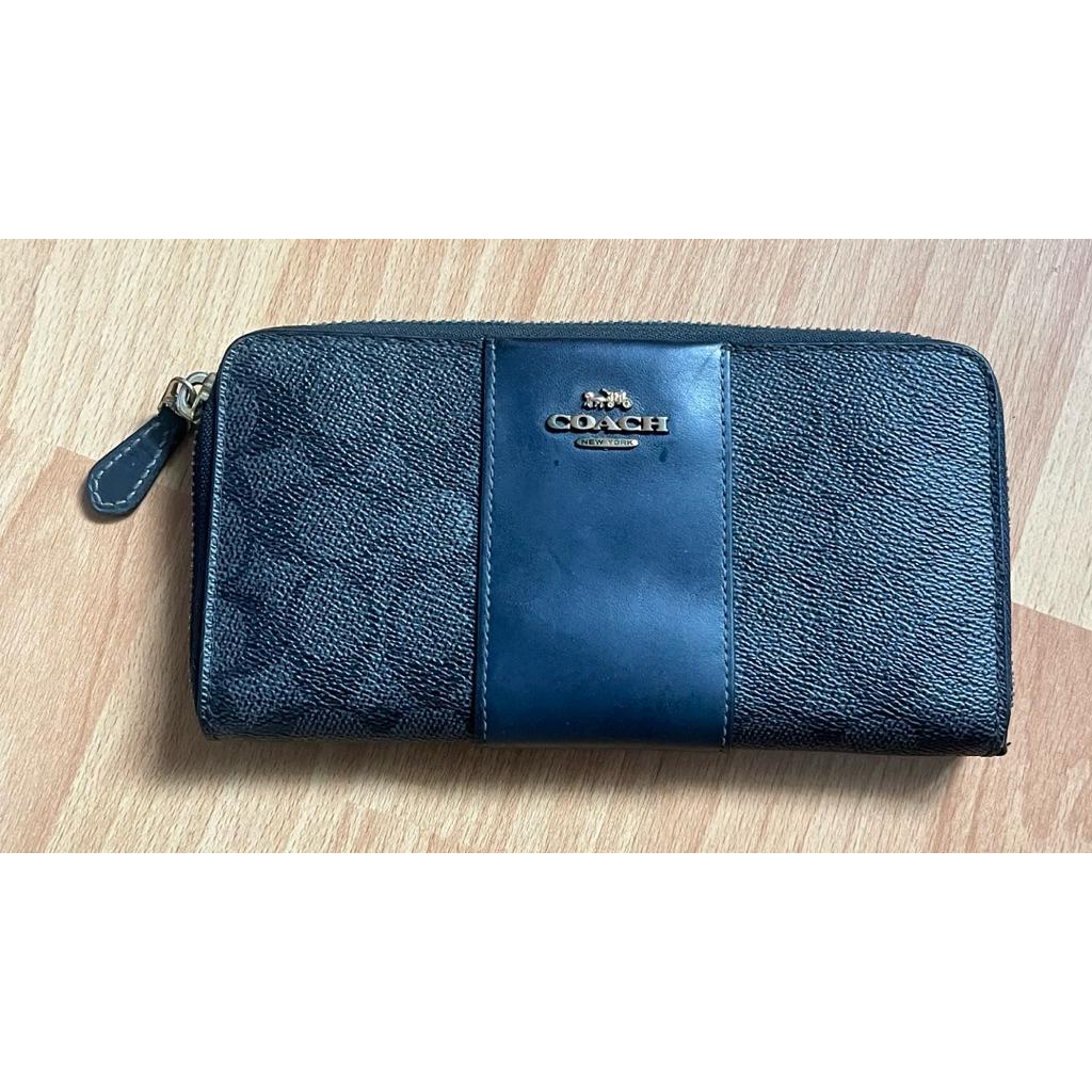 กระเป๋าสตางค์ผู้หญิงใบยาว coach