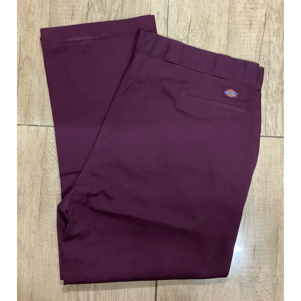 กางเกงขายาวเดิมทรงช่างมือสอง 874 สี maroon สภาพดี ขนาดรอบเอว 46นิ้ว  ความยาวขาวัดจากเอว 42นิ้ว  ปลาย