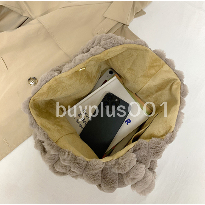 buyplus001 กระเป๋าสะพายไหล่ ความจุขาดใหญ่  กระเป๋าผ้า ขนฟู ขนนิ่ม ลายทาง เรียบหรู พร้อมส่งในไทย B-057 ราคา ถูกที่สุด ดีลบีเคเค แกลเลอรีภาพที่ 8