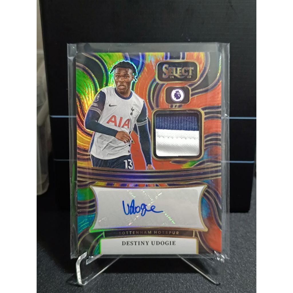 (ผ่อนได้) การ์ดฟุตบอล 2024-25  Destiny Udogie Patch Auto /25 Panini Select Premier League