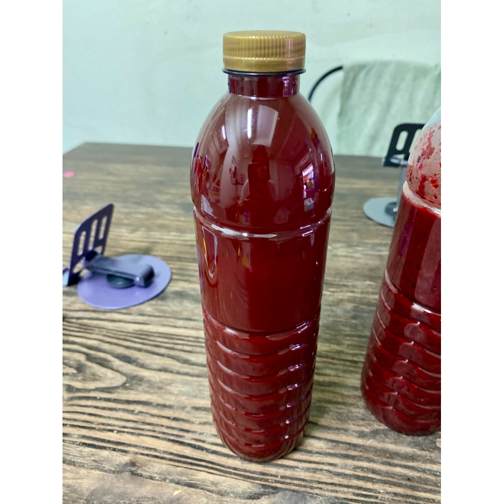 ซอสน้ำแดงฮกจิว เหล้าแดง เหล้าจีน  ตอนนี้ใส่ในขวดพลาสติก จะได้ปริมาณ 700 กรัมนะคะ