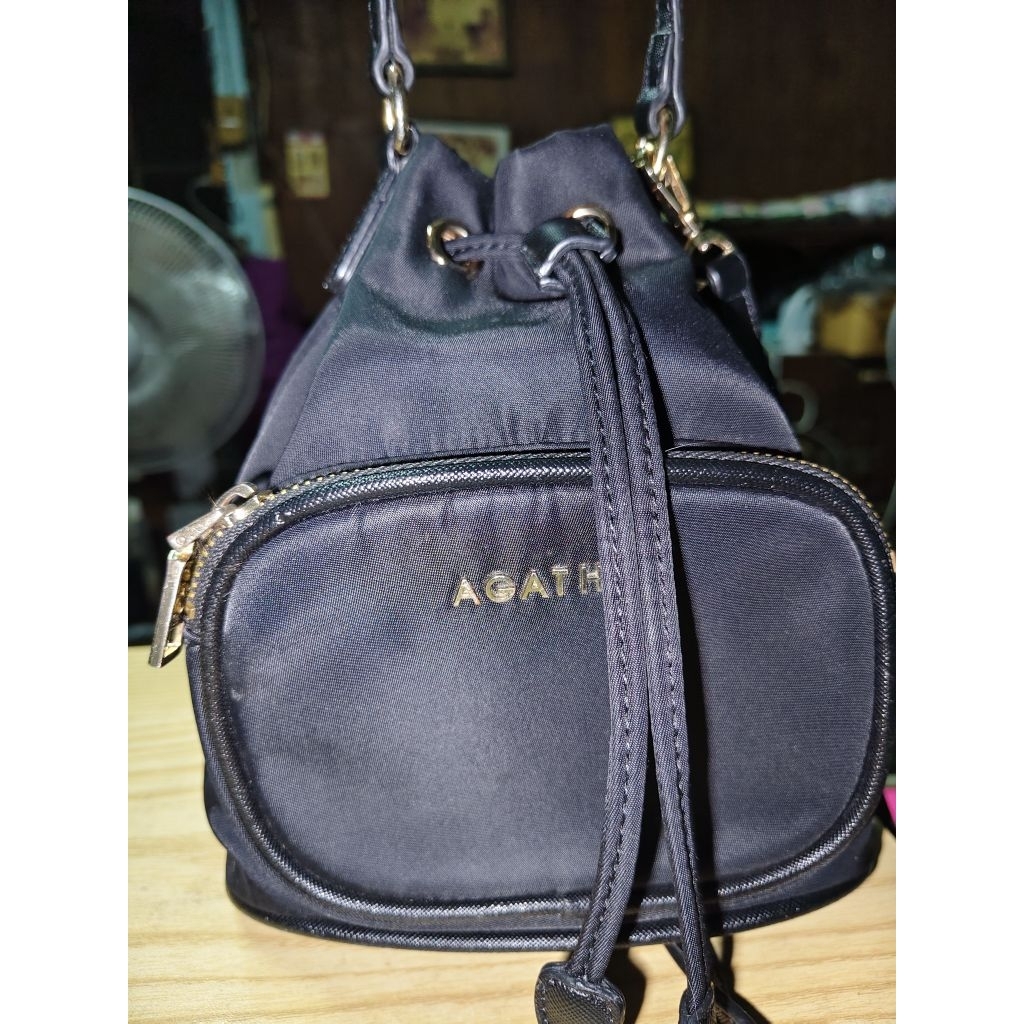 กระเป๋ามือสอง Agatha สีดำ ผ้าไนล่อน ถือ สะพายไหล่ ครอสบอดี้ สายปรับได้ ขนาด 7*9 นิ้ว พร้อมส่ง