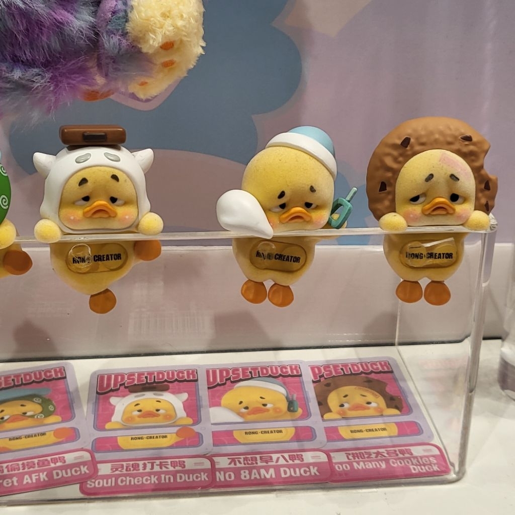 UPSETDUCK Status display duck เป็ด hipper เกาะมือถือ เกาะคอม เลือกตัวได้ ตุ๊กตาสำหรับสะสม ติดตกแต่ง