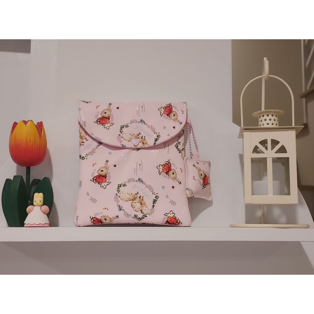 กระเป๋าใส่ E-reader / Handmade Marrron Cream/Peter Rabbit และลายอื่นๆ ทักเลือกลายได้ มีมากกว่า 100 ลายค่ะ ราคา ถูกที่สุด ดีลบีเคเค แกลเลอรีภาพที่ 4