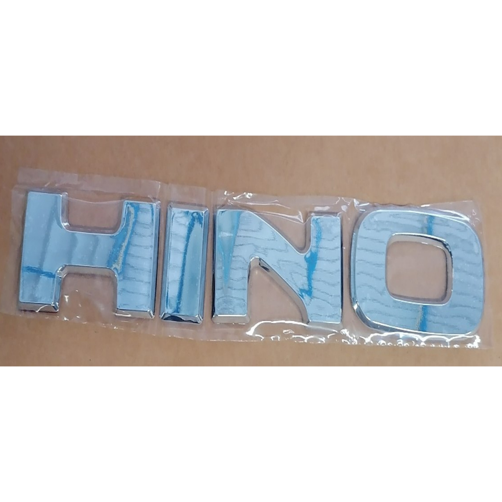 ตัวหนังสือ  HINO  รถบรรทุกรุ่น HINO  สวยงาม ทนทาน ทนน้ำ ทนแดด
