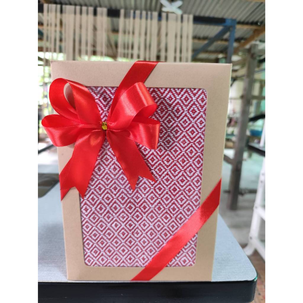 🌷ผ้าคลุมไหล่(พร้อมกล่อง)ขนาด50*210ซม.🌷แจ้งสีทางแชทจ้า🌷ของรับไหว้🌷ของขวัญปีใหม่🌷งานเกษียณ🌷ของชำร่วย🌷กิ๊ฟเซต🌷