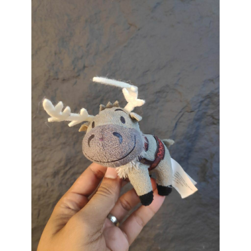 ตุ๊กตา sven frozen แท้ มือสองจากญี่ปุ่น 😆 น่ารักจนตัดใจไม่เอามา ไม่ได้จริงๆ 😆