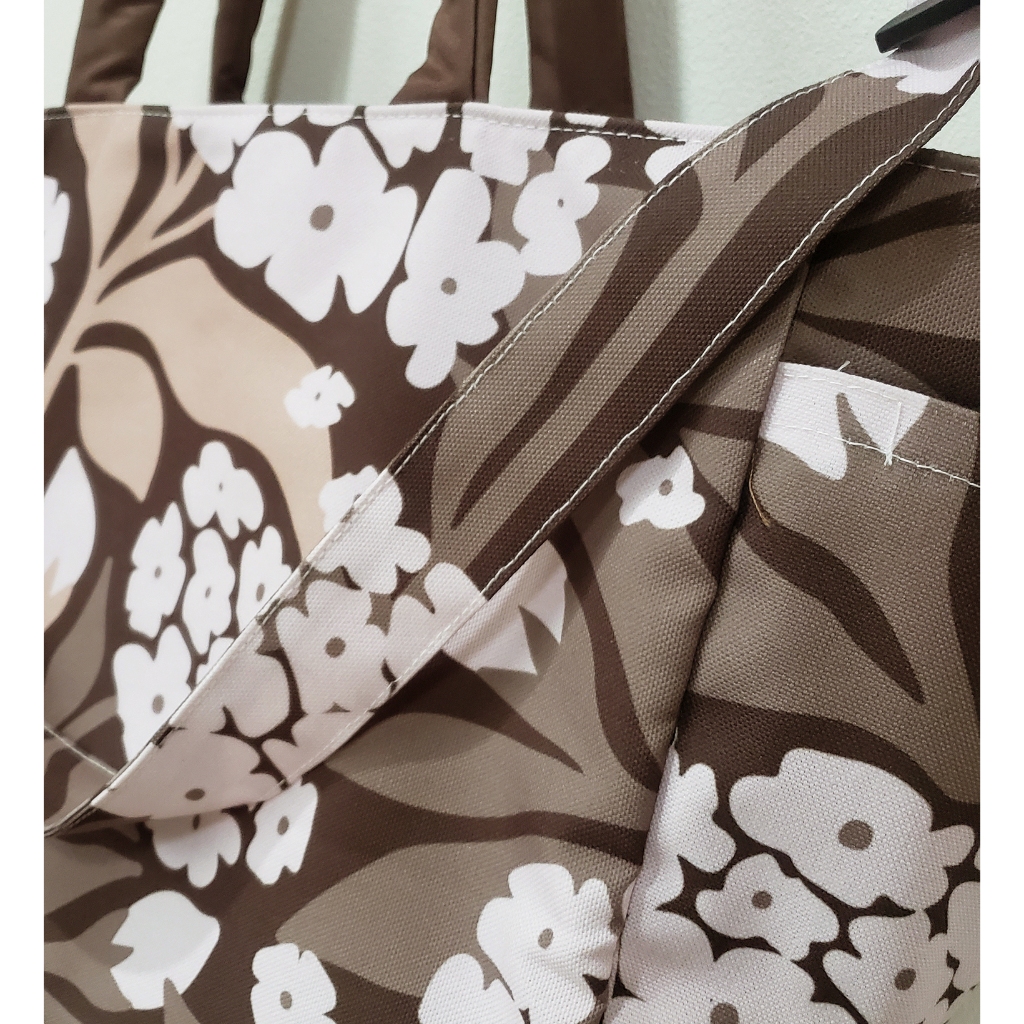 พร้อมส่ง Hello Daisy- Brownie collection  กระเป๋าลายดอกสีน้ำตาล  มีซิปซับใน และสายสะพายนุ่มนิ่ม - รูปที่ 3