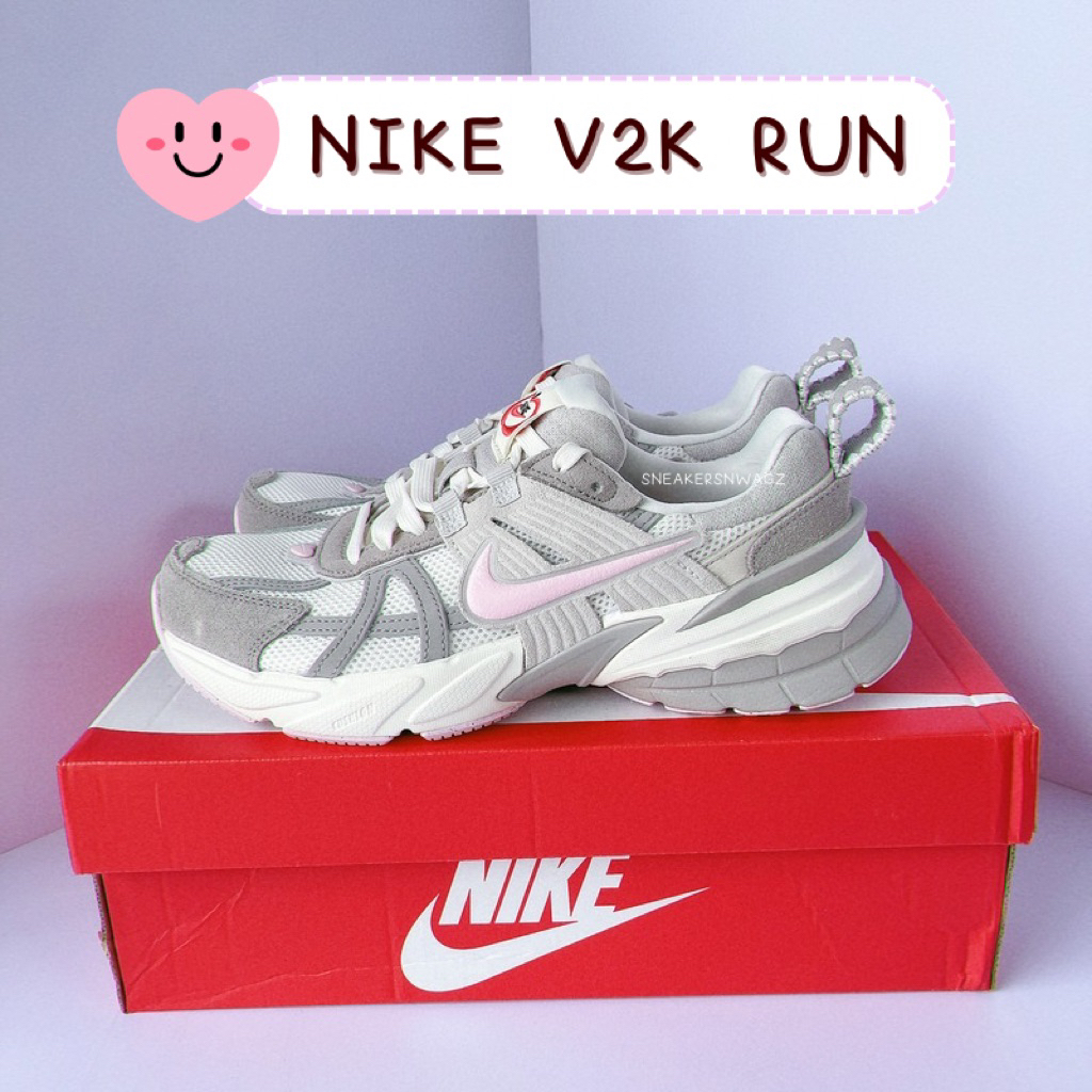 [พรีออเดอร์] Nike V2K Run Valentine's Day 2025 - (HV5997-161) Color: Sail/Sail/College Grey/Pink Foam
