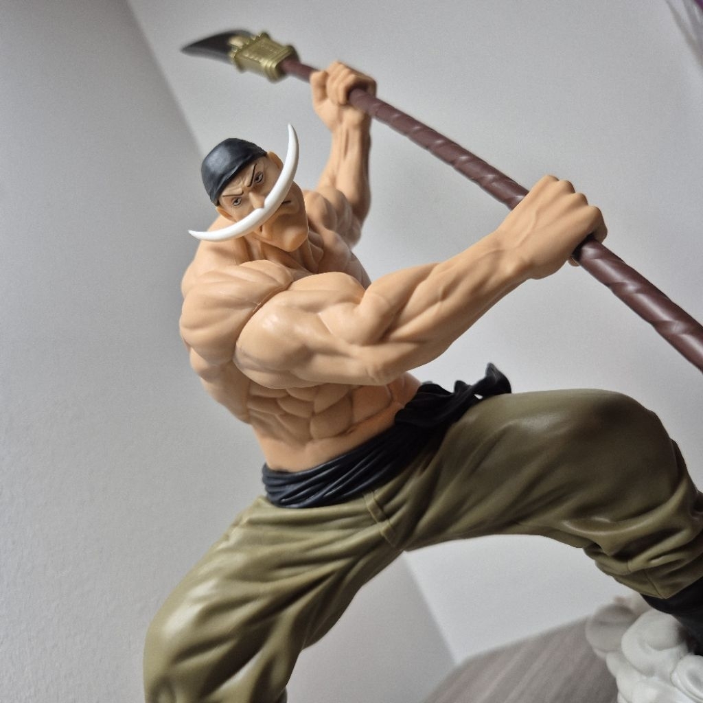 หนวดขาว (Edward Newgate - Grandista)