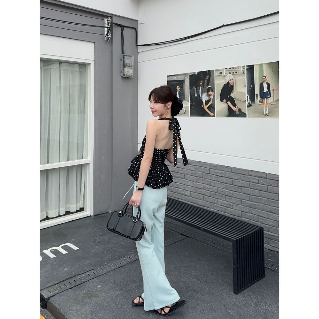 Beryl เสื้อสายเดี่ยวผู้หญิง เสื้อลายจุดสุดเซ็กซี่ คอวี การออกแบบโบว์ริบบิ้น ทรงเข้ารูป สไตล์เกาหลี รูปที่ 3