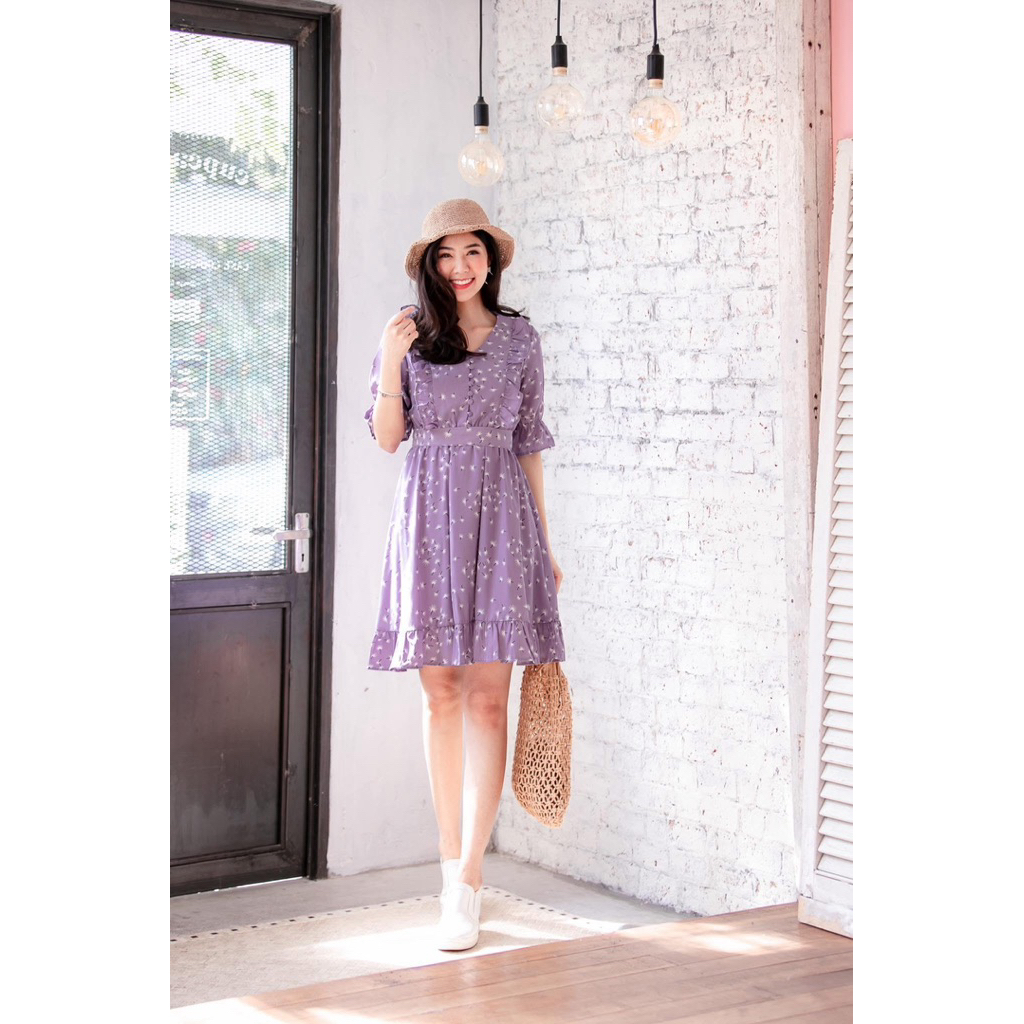 เดรสลายดอกโทนสีน่ารักๆ สีม่วงแต่งลายดอกเล็กๆ🌸งานป้ายLamer lamai(ละเมอ ละไม)🌸มือสอง🌸