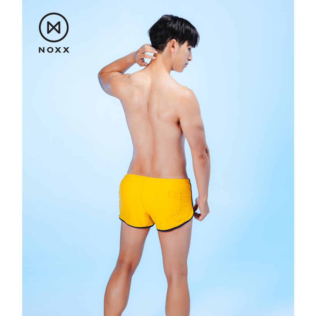Noxx Swim Shorts: กางเกงว่ายน้ำ ขาสั้น สีเหลือง กุ๊นขอบสีน้ำเงิน - รูปที่ 2
