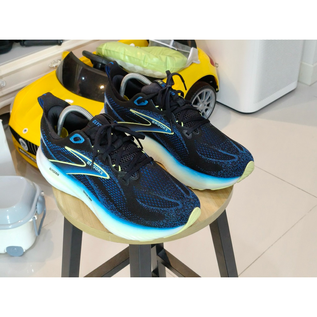 รองเท้ามือสอง Brooks Glycerin 22  ขนาด us 9.5 uk 8.5  เบอร์ 43 ยาว 275 สภาพดี