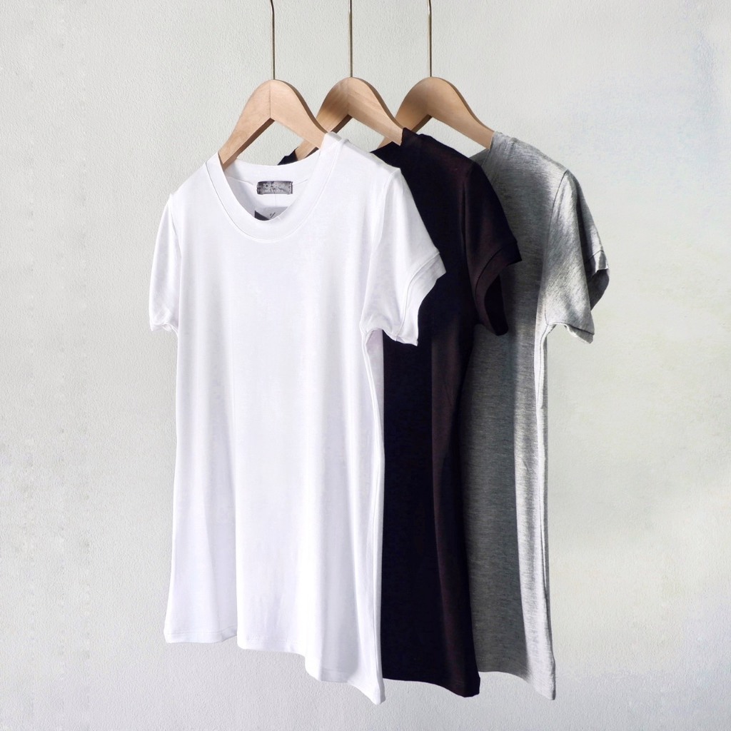 เสื้อคอกลม​ขอบเปลือย​ ผ้าเรย่อนเนื้อนิ่มเด้ง