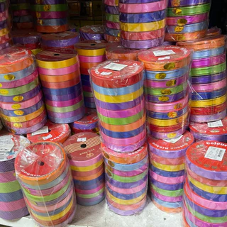 ริบบิ้น คละสี คละลาย สุ่มลาย แพคละ10ม้วน ราคาส่ง