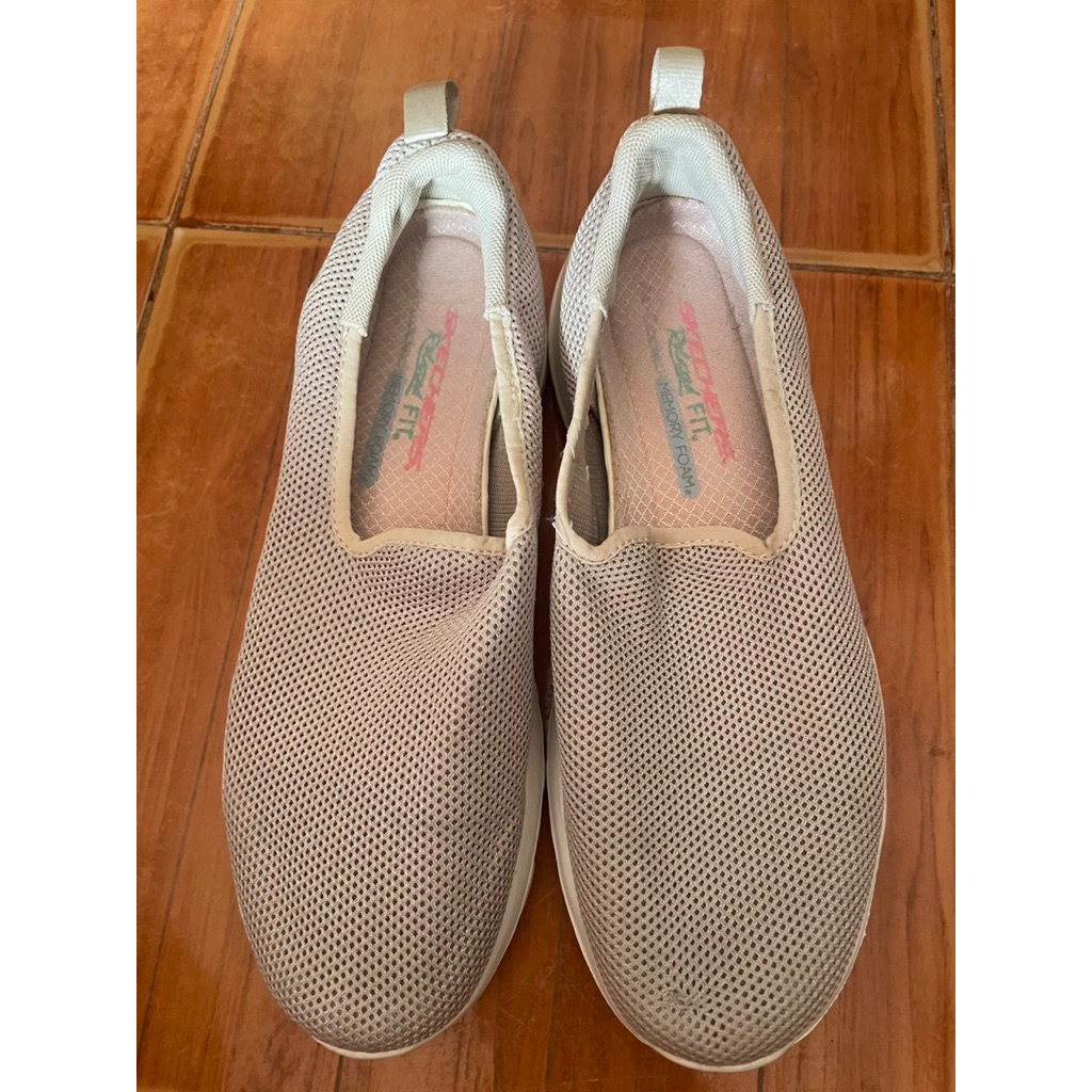 รองเท้าsketcherมือสองของแท้