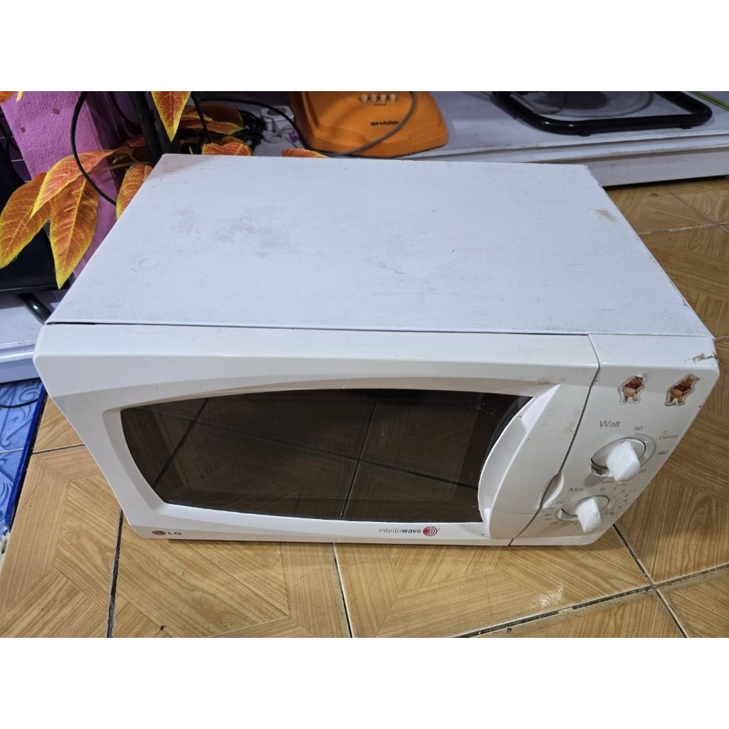 ไมโครเวฟ LG ขนาด 20 ลิตร มือ2 01-211168PG003 สินค้ามีตำหนิจากการใช้งาน ตามปกติ ของสินค้ามือ2