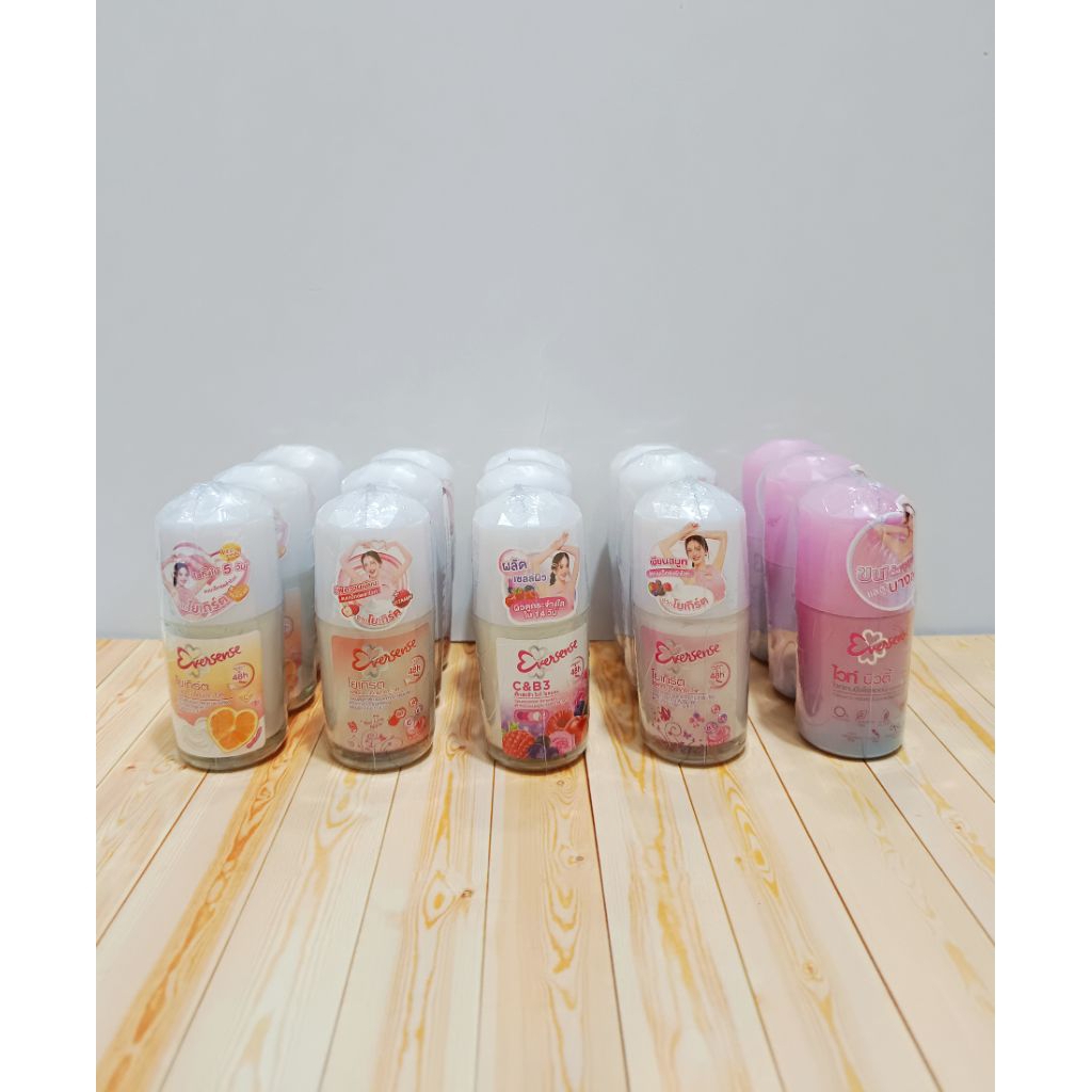 [ยกแพ็ค 3 ขวด ] โรลออนระงับกลิ่นใต้วงแขน วีไวต์ & เอเวอร์เซ้นท์