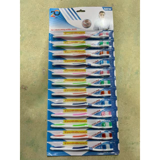 แปรงฟันแผง คละสี แผงละ 12 ชิ้นลายแปรงสีฟันแต่ละรอบจะไม่เหมือนกัน แล้วแต่รอบ
