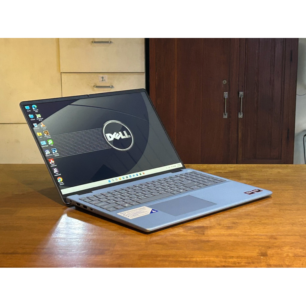 Dell Inspiron 16 5645 Ram16GB Ryzen7-8840U