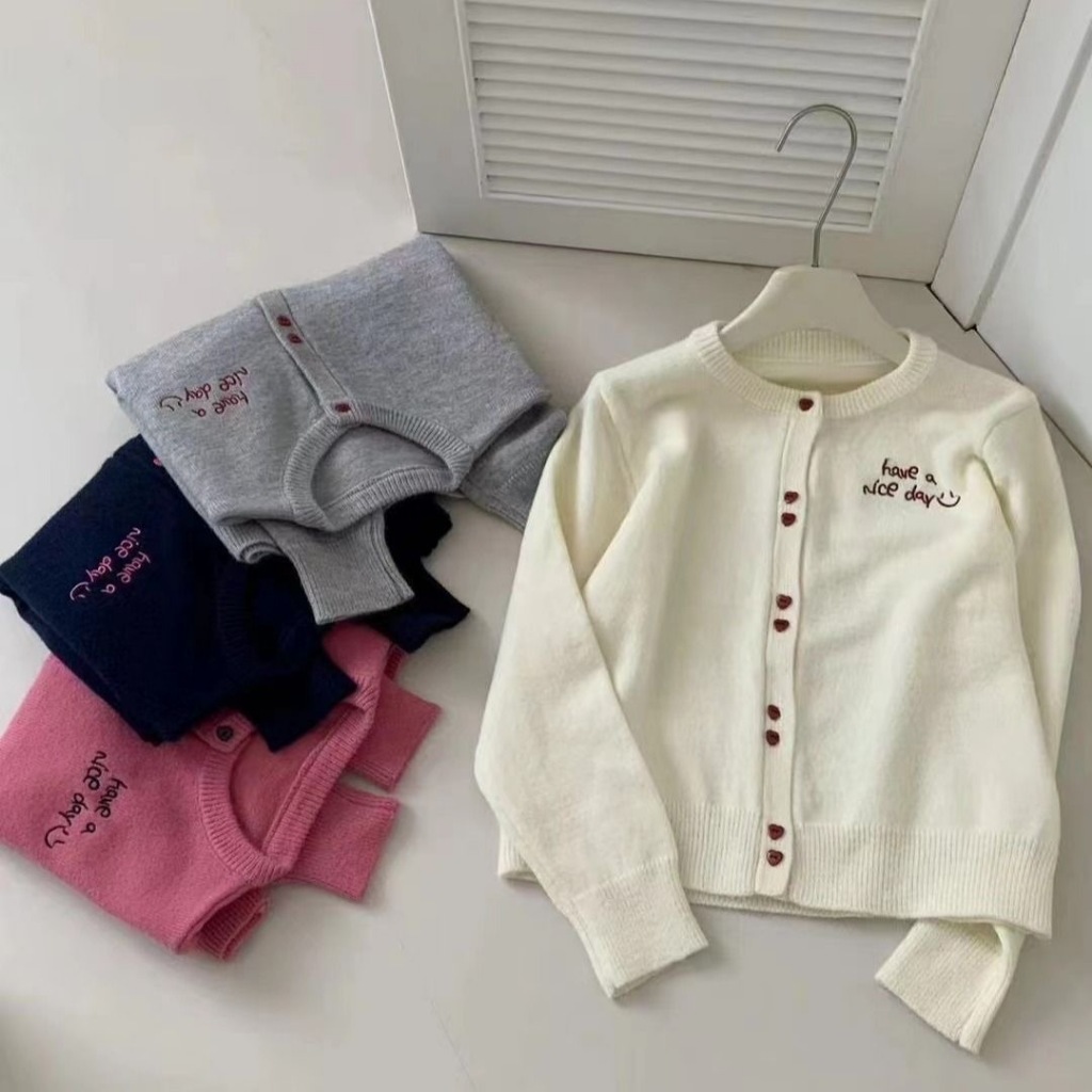 Dahong  P039 เสื้อคลุมไหมพรมแขนยาวคาร์ดิแกน เสื้อคลุมไหมพรมแขนยาว คอกลม  ใส่สบาย สีพื้น  กระดุมหน้า