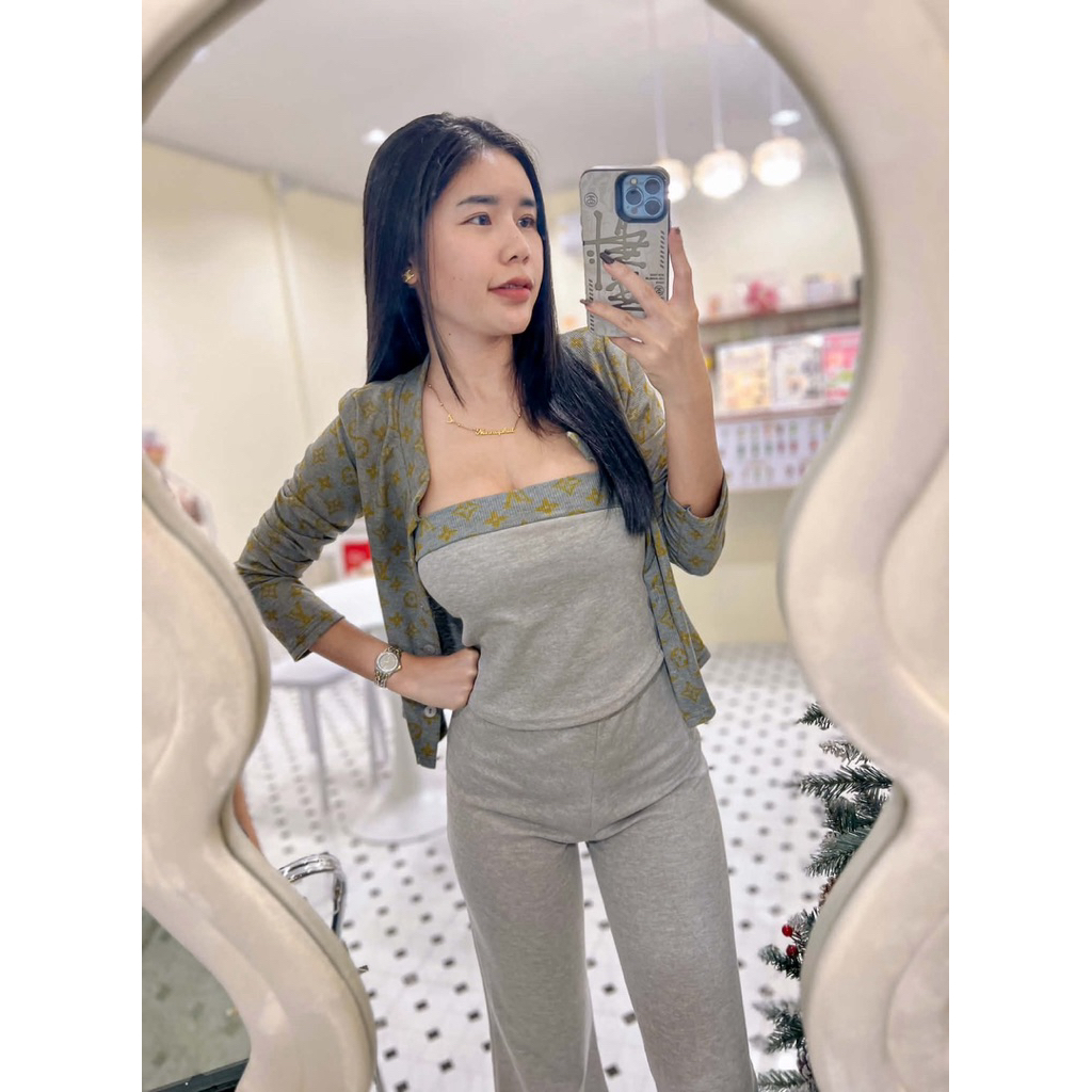 #Nantana  Set 3ชิ้นเซทเกาะอกเทา ตัดขอบสวยๆแมทมากับ กางเกงขาม้าเล็ก ทรงสวยๆ มาพร้อมเสื้อคลุมสีใหม่ ใส่สบาย