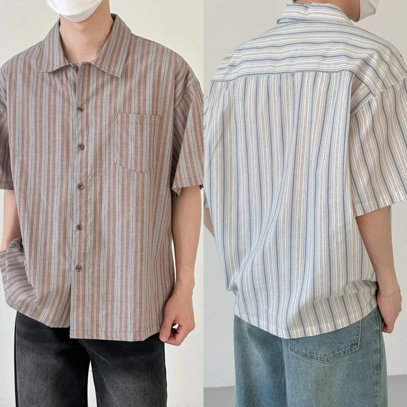 PROMAN เสื้อเชิ้ตลายทางแบบลำลอง ประจำวัน ใส่ได้กับทุกแบบ เสื้อแขนสั้นผู้ชายทรงหลวม พักผ่อน M-3XL พร้อมส่ง