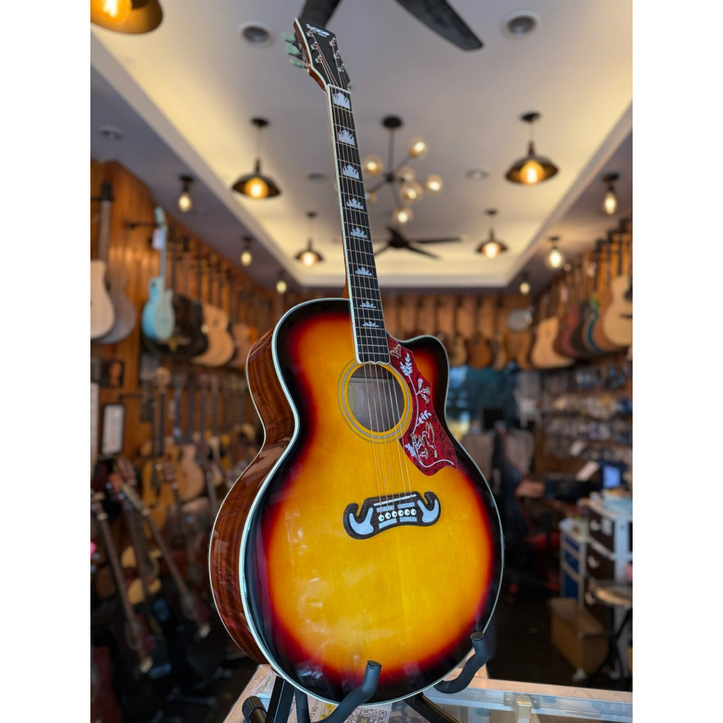 กีต้าร์โปร่ง SQOE ed49 “ J200 “ ทรง #super_jumbo 43นิ้ว ทรง #gibsonแบบCutaway งานเคลือบเงากรอสสวยงาม