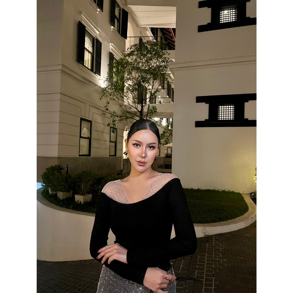 เสื้อแขนยาวแต่งเพชร [380฿ ] Diamond 💎 crop เสื้อผ้าCottonเนื้อหนามีขนด้านใน   แต่งเพชรไหล่เพิ่มความ หรู - รูปที่ 3